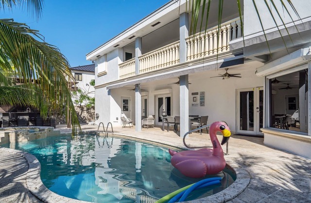 Tropical Pool Paradise x 6-BD,4-BA Luxury Living