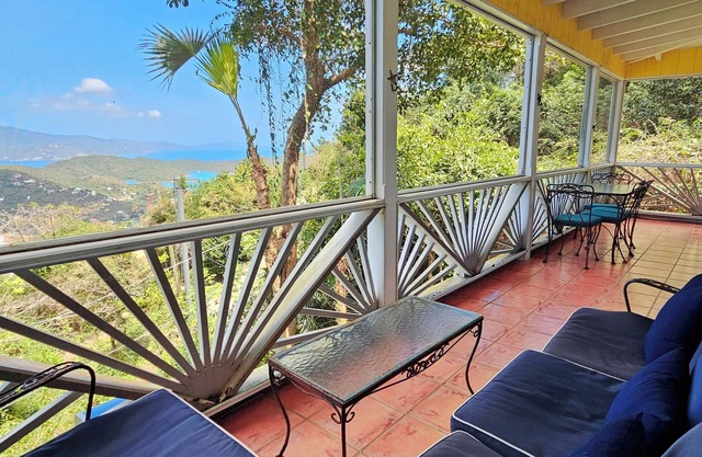 Tropical Tree House, Tropical Tree House St. John