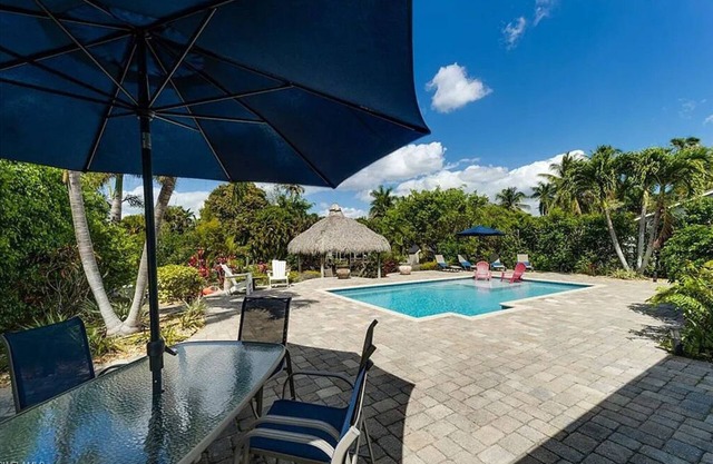 Tropical vacation home w/private pool