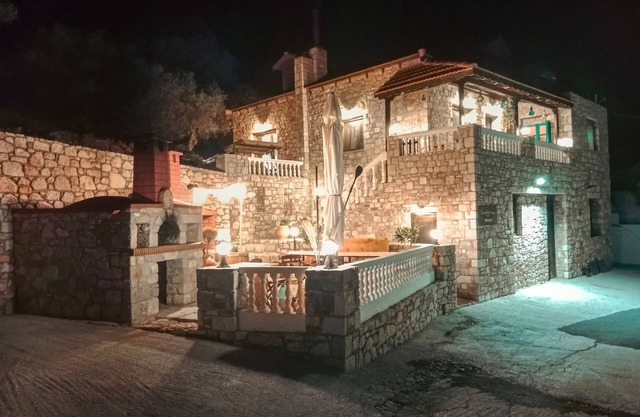 Tsampika's Traditional Stone Cottage in Siana