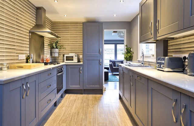 Twickenham Green - Two Bedroom Apartment, Sleeps 4