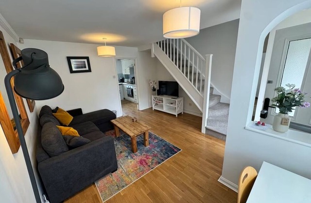 Twickenham Hideaway near the Stadium with Parking