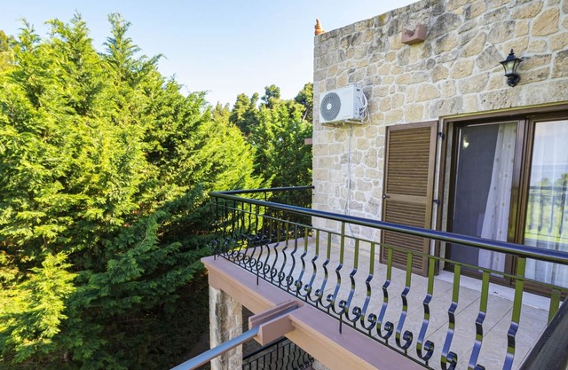 Twin Castles Right Maisonette by Travel Pro Services