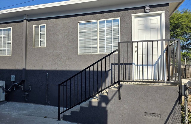 Two bedroom apartment near downtown