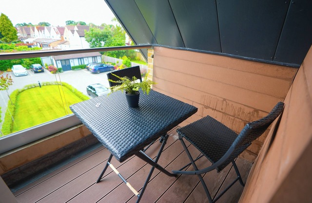 Two Bedroom Apartment with Balcony opposite Osterly Park.