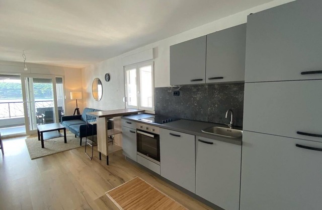 Two bedroom apartment near beach Brgulje, Molat (A-22856-a)