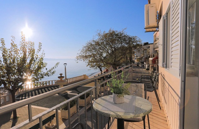Two bedroom apartment near beach Podgora, Makarska (A-2657-a)