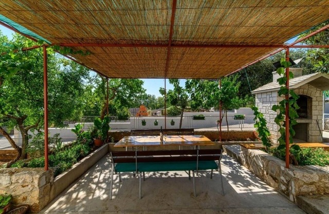 Two bedroom apartment with balcony and sea view Raslina, Krka (A-24304-b)