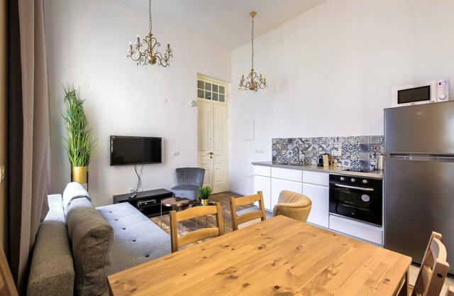 TWO BEDROOM -BALCONY-STREET VIEW-2ND FLOOR