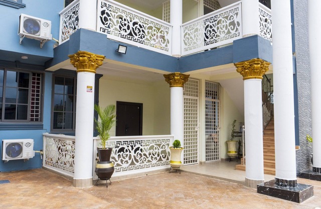 Two-Bedroom Deluxe Apartment in delightful Accra with amazing views & free Wifi.