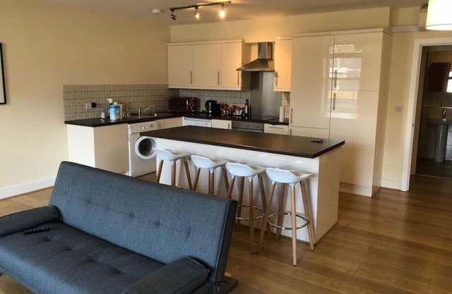 two Bedroom Flat, seconds from Stockwell station