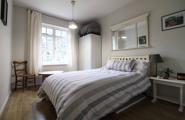 Two Bedroom Garden Flat with Private Parking