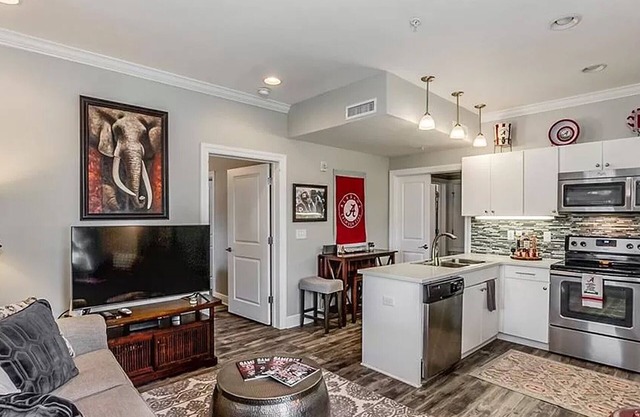 Two Blocks from Bryant-Denny Stadium @ Twelve!