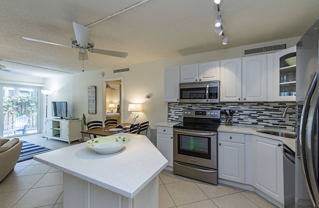 Two blocks to beach and three to Fifth Ave. -Courtyard
