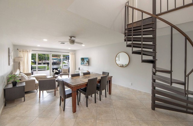 Two BR Townhouse at 1 mile from the beach