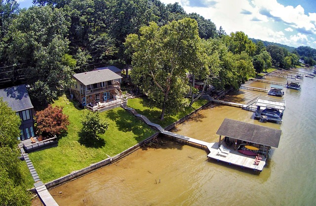 Two kitchens, Boathouse, Firepit, Bunks, Kayaks