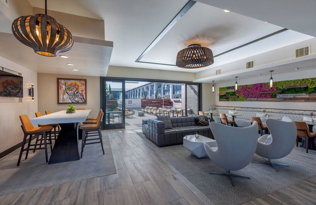Two Stylish Rooms, Four Queen Size Beds, Fitness Center, Chill Spots, Parking