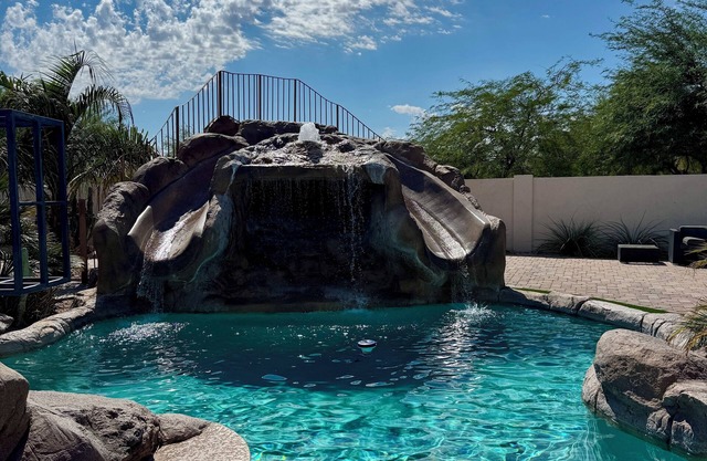 TWO Water slides, Pickleball Court, mini golf, lawn Chess
