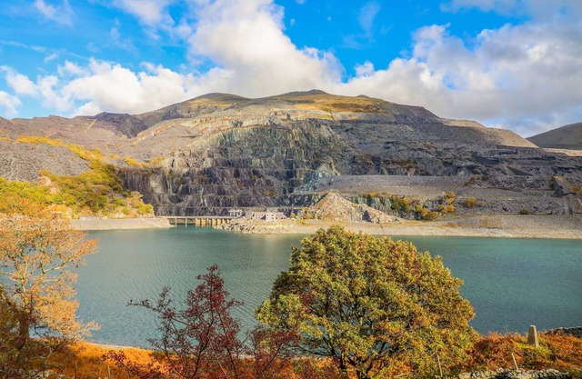 TY BACH - LLANBERIS, pet friendly, with open fire in Llanberis