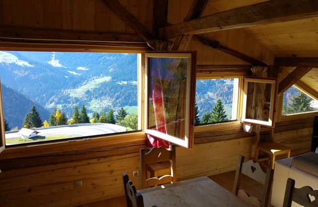 Typical mountain chalet for 8/10 people