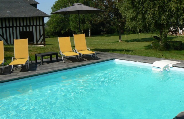Typical property, 20 km from Deauville: 3 houses, tennis, swimming pool