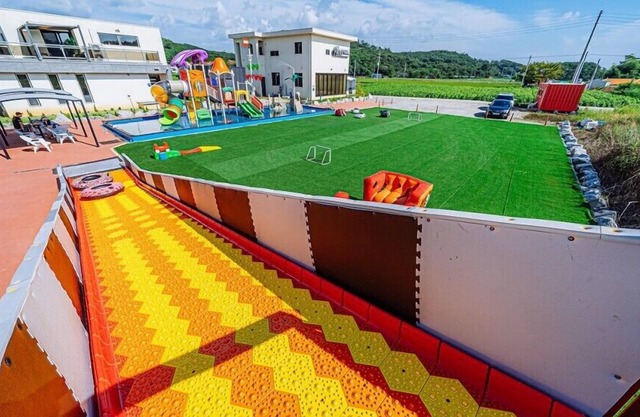 U Kids Pool Villa
