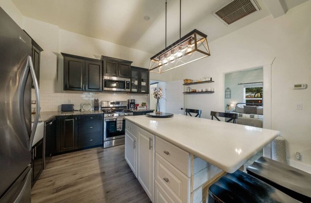 U of A/Fenced/Congress St & 4th Ave/3BR 2BA