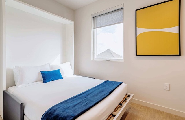 UCLA Chic Coliving Suite and Private Bath