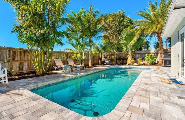 Ultimate Beach Oasis: Heated Pool, Game Room & Pet-Friendly 🏖️