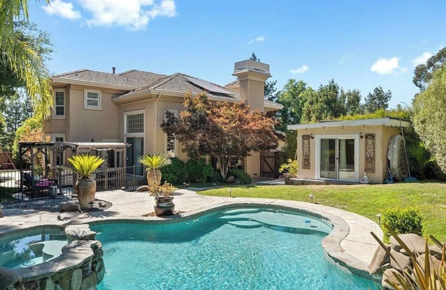 Ultra-Luxurious 4BR 3BA bungalow with Pool, Jacuzzi, AC, Wifi in Walnut Creeknn