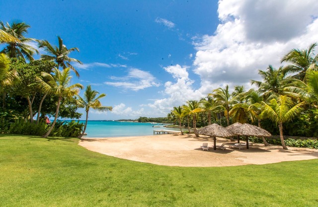 Ultra Luxury 12 Bd Private Beach Exclusive Concierge Chef Butler service