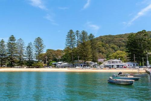 Umina Myrtle Bungalow Sleeping 4 Guests