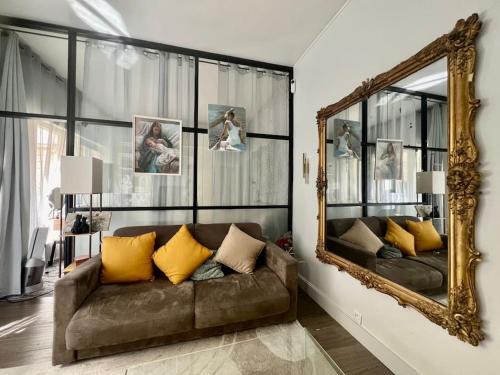 Un appartement de deux chambres climatisé avec un jardin privatif près de Trocadero