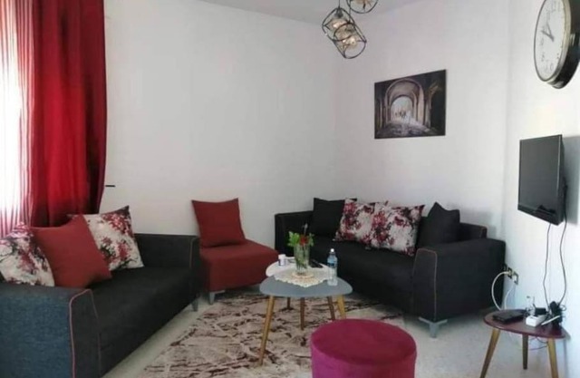 un nouveau appartement meublé.