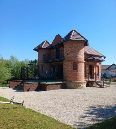 Una, Home on river bank