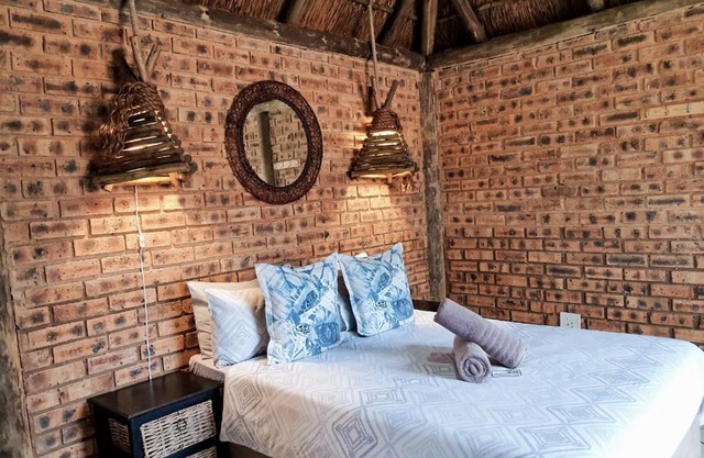 Unathi Self Catering Private Bush Lodge