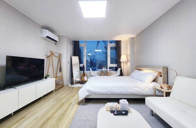 Unbeatable Location! Only 2 Min Walk from Sinsa Station
