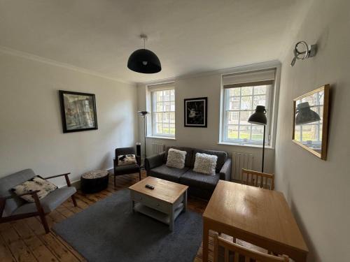 Unbeatable Location, Peaceful Cozy Flat