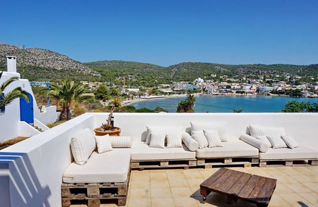 Under the stars apartment with sea & pool view