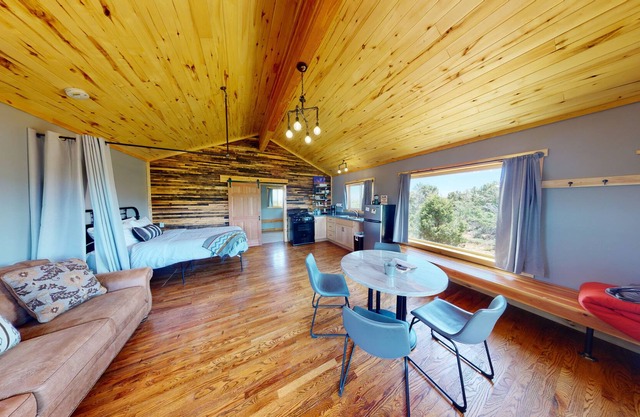 Unique Cabin Overlooking the La Sal Mountains