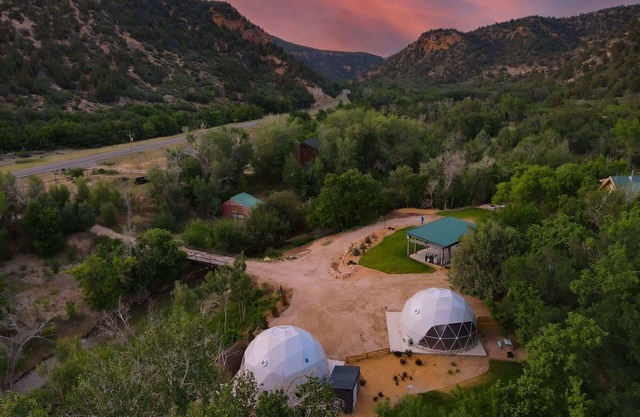 Unique Dome Retreat Near Zion National Park & Bryce Canyon, Hot Tub & Stargazing