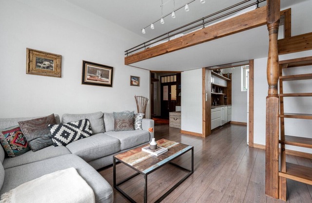 Unique Downtown Apt with Steam Sauna & Parking
