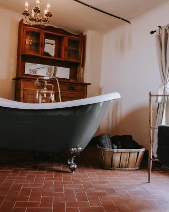 Unique historical home, middle of the village, bath & patio