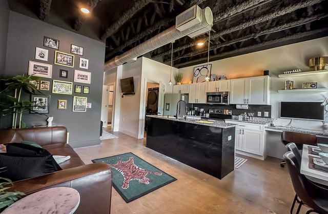 Unique Nashville Executive Condo & Workspace