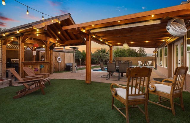 Unique Oasis: Large Pool & Spa