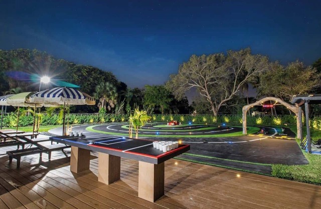 Unique Private Racing Track Villa In Miami/Cinema