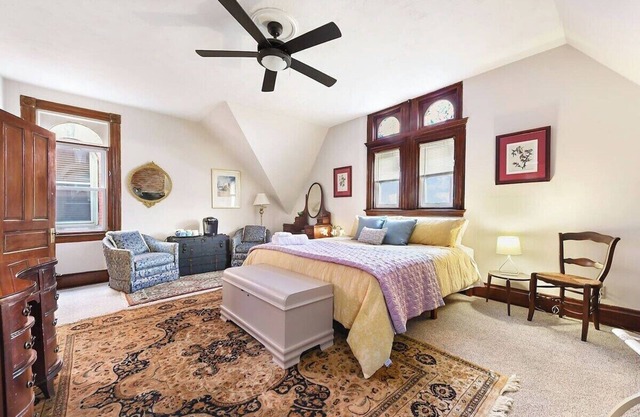 Unique- Spacious- Highland Park-2 king- Quiet - BBQ- Free Street Parking