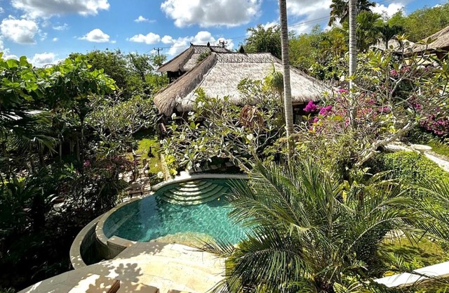 Unique tropical high class Oasis-Cook Driver Staff