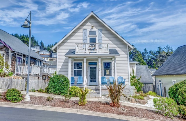 Unmatched Award Winning Olivia Beach Escape, Pet Friendly, Hot Tub, Volleyball, Park, Seasonal Pool
