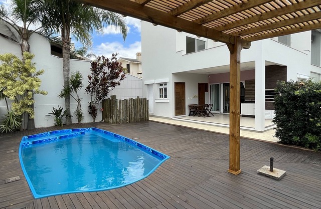 Unmissable house with pool!